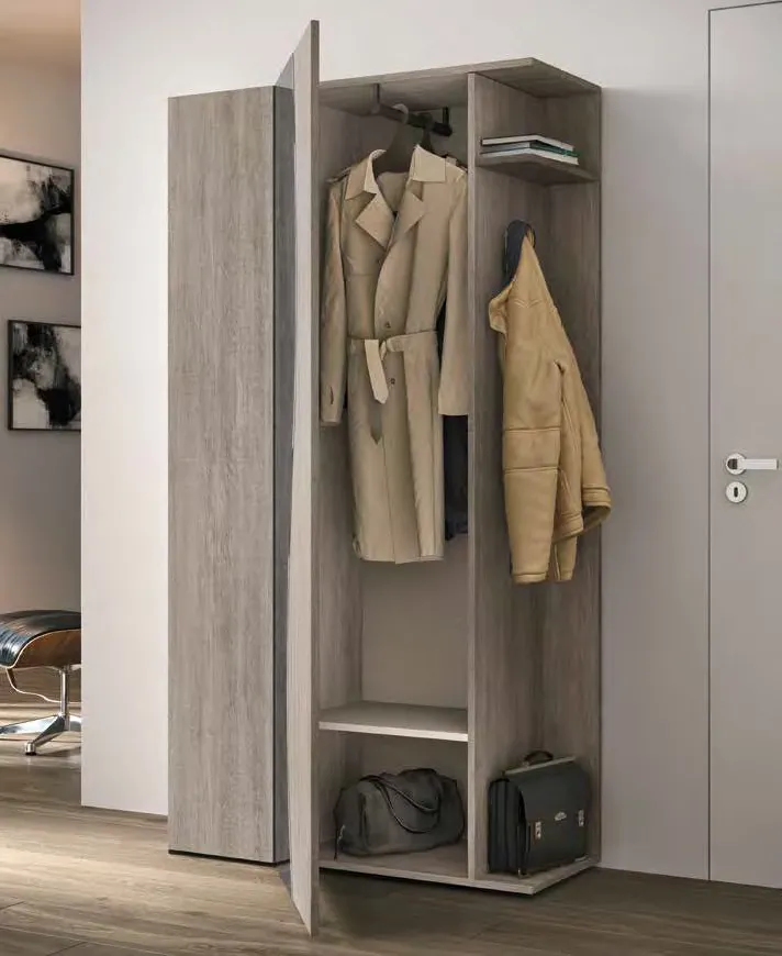 Interno del guardaroba Mini 311 Artigianmobili con cappotti