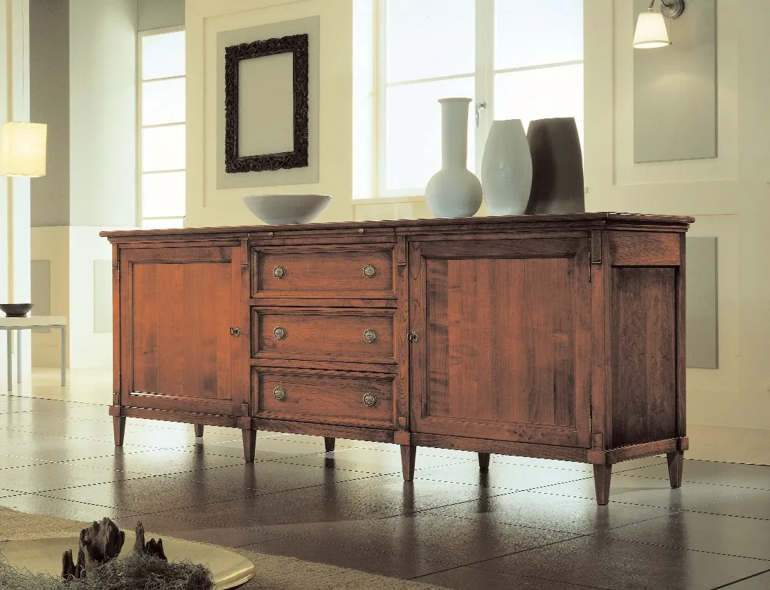 Credenza con cassettiera centrale Ottocento Avenanti in ciliegio in un soggiorno