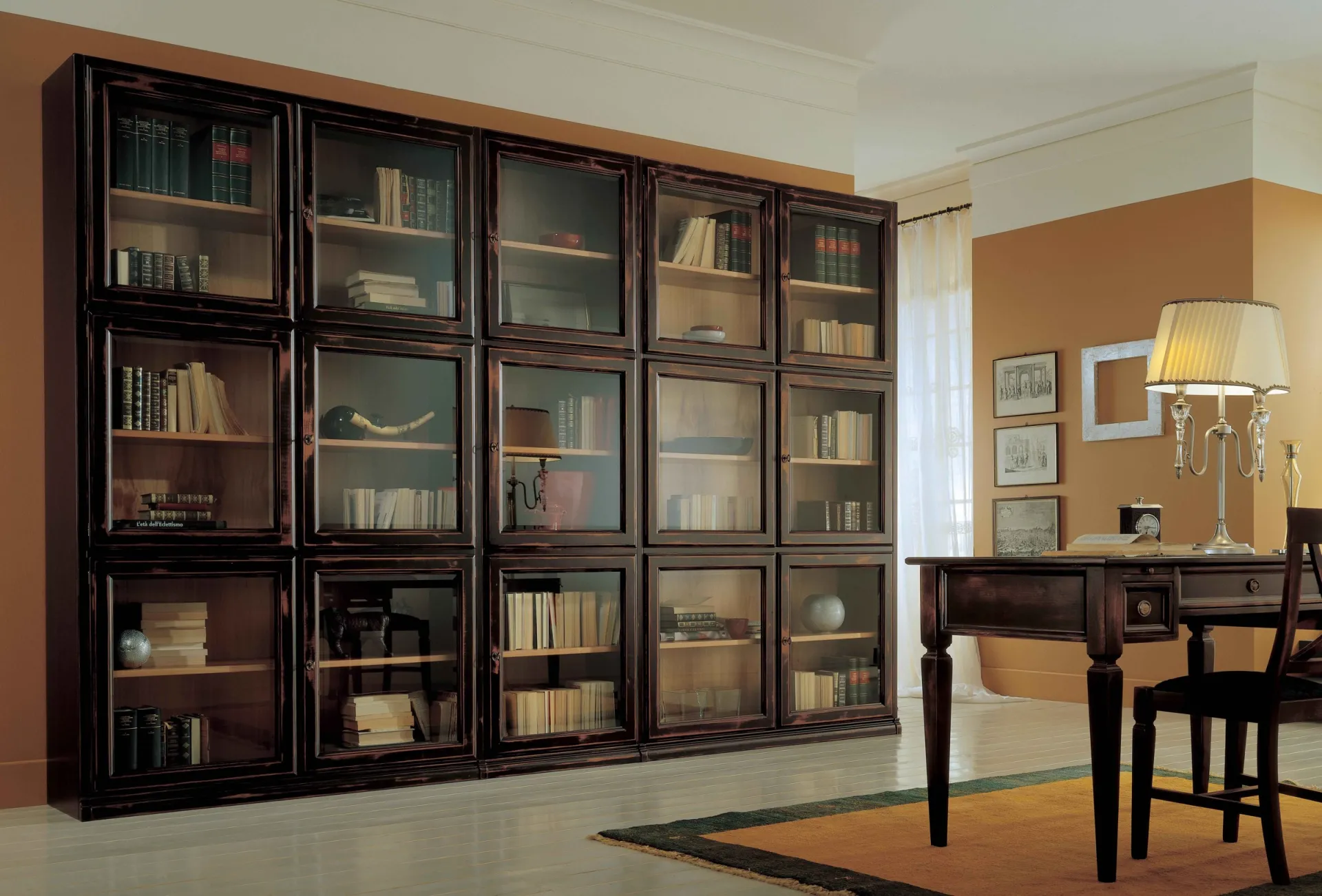 Libreria Vintage Avenanti ebanizzata a moduli quadrati con ante in vetro