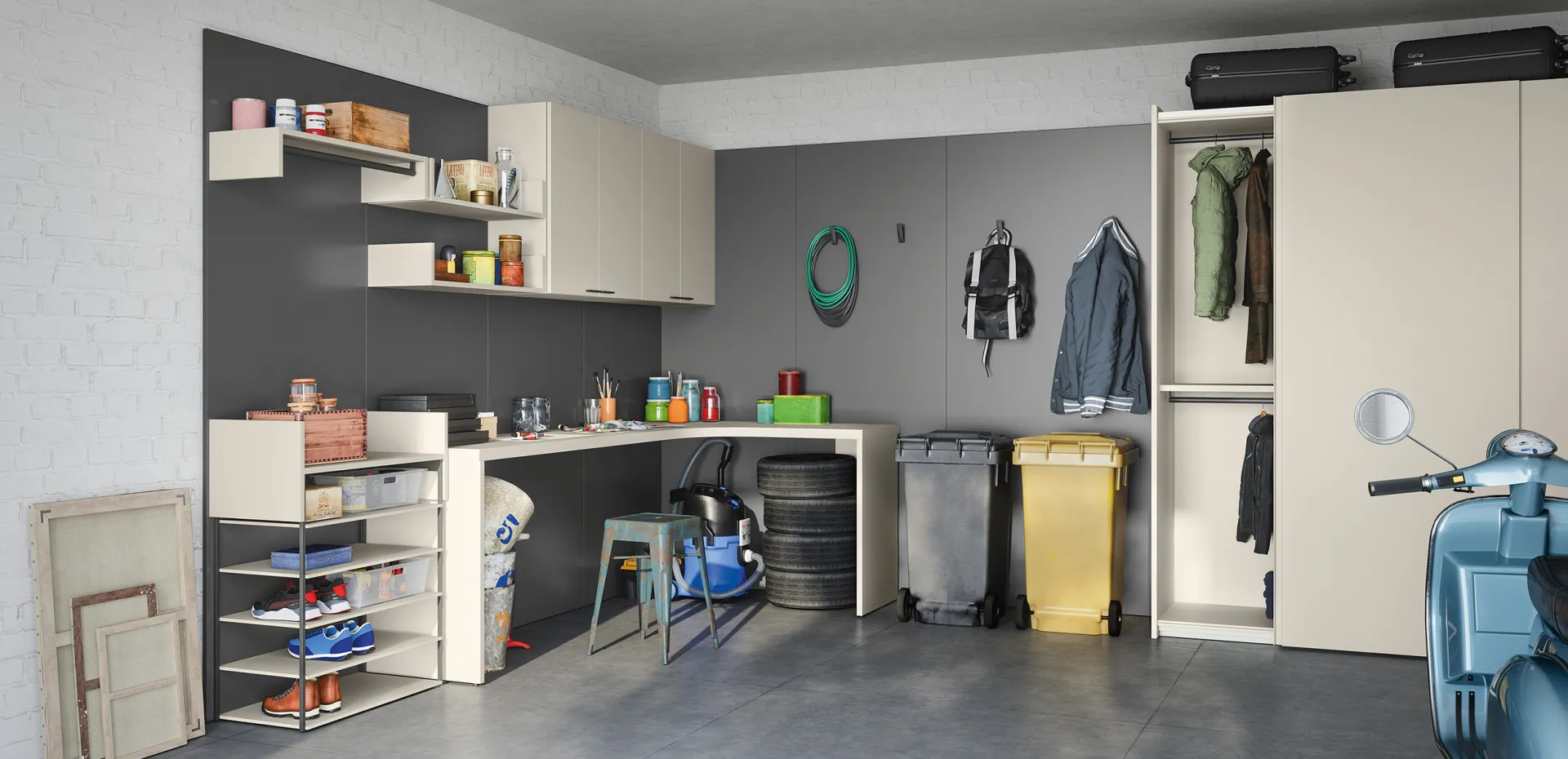 Boiserie Cover Cinquanta3 in garage con ripiani, armadio e banco da lavoro
