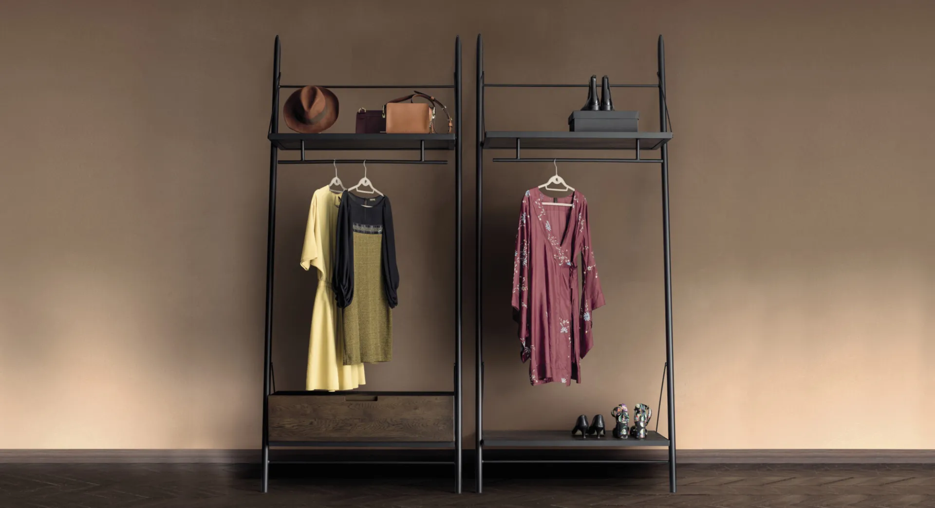 Due appendiabiti Easy Closet Devina Nais affiancati con abiti e scarpe