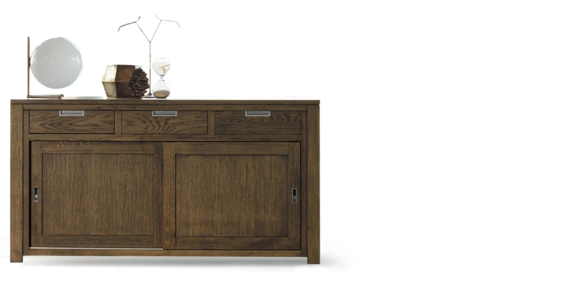 Credenza Holand Devina Nais su fondo bianco