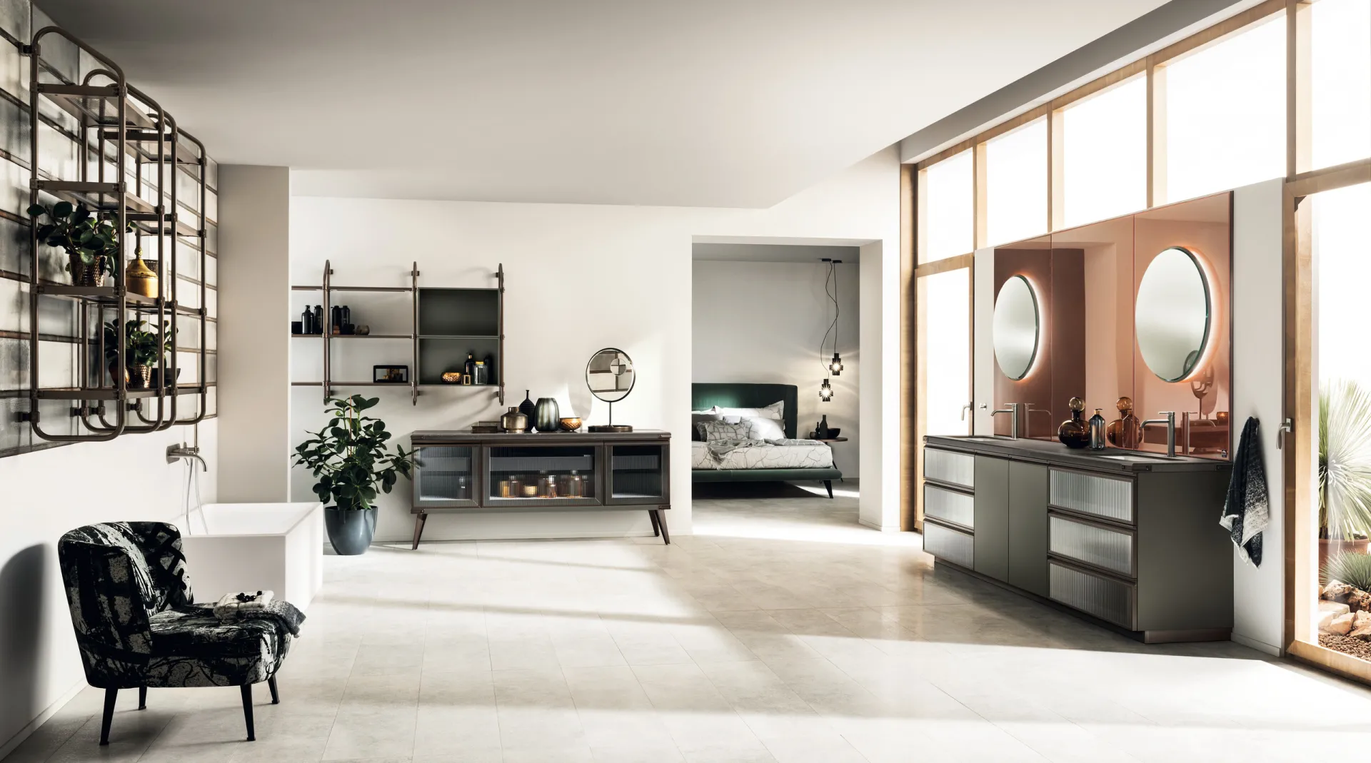 Bagno Diesel Open Workshop Scavolini con base a cestoni in vetro Ribbed Glass, pannelli color rame e scaffali Stock Rack