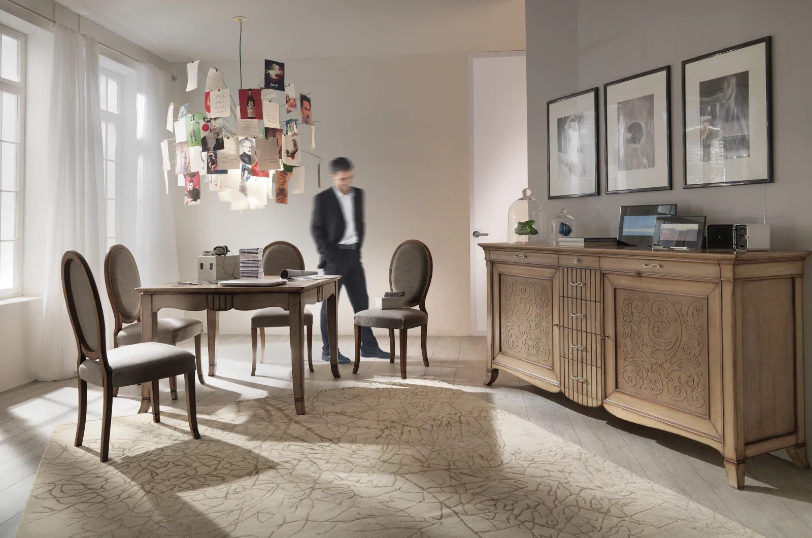 Sala da pranzo New Decò Francesco Pasi con credenzone a due ante e cassetti centrali