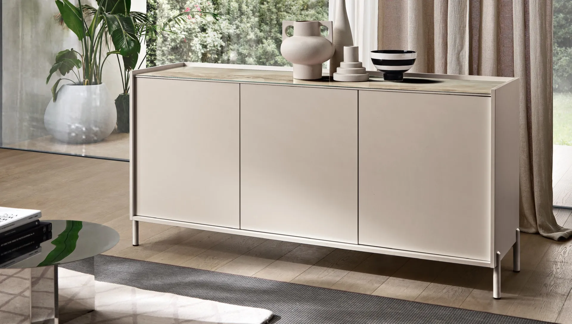 Madia Sound Gierre in finitura chiara con decorazioni sul piano
