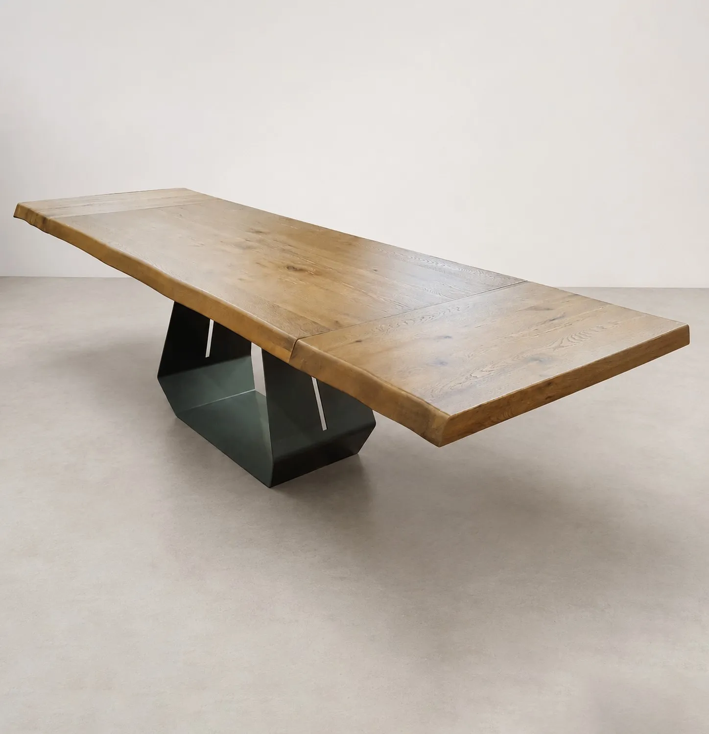 Tavolo Bangkok Le Fablier allungato con prolunghe in rovere