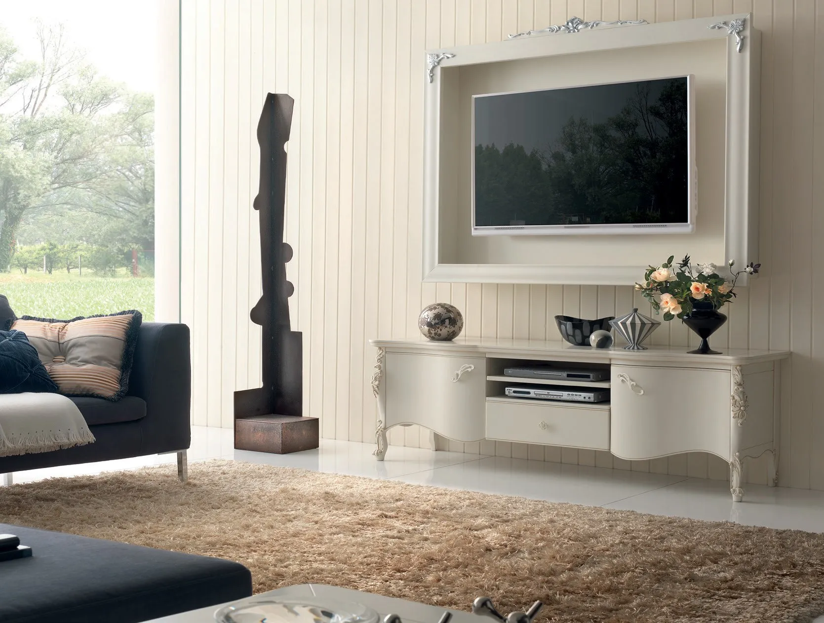 Pensile porta TV Venere Imba a cornice sopra la base TV in un soggiorno chiaro