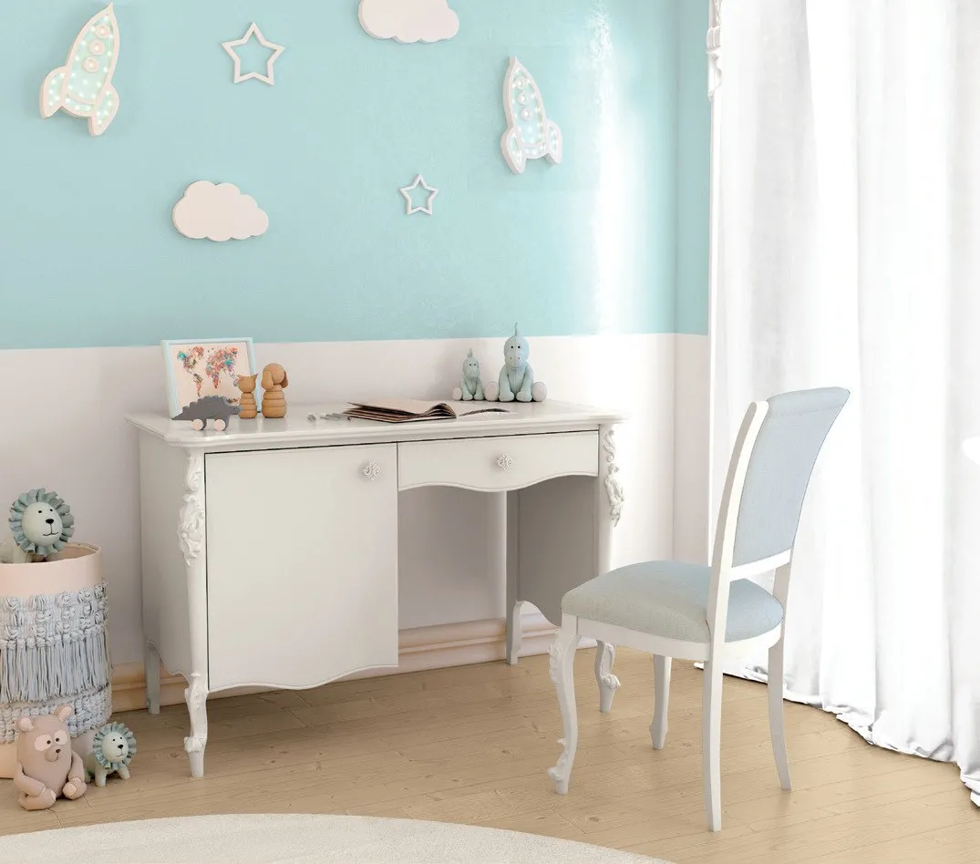 Scrittoio Venere Imba bianco con sedia in una cameretta azzurra
