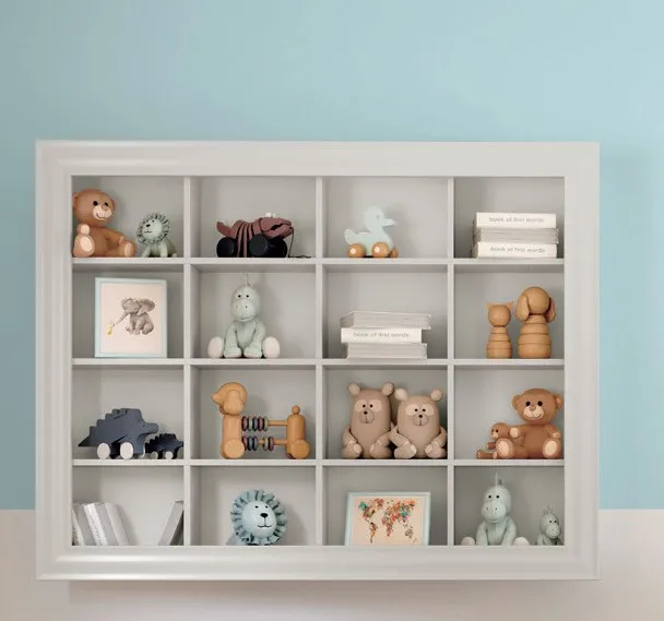 Pensile porta oggetti Venere Imba bianco con dodici vani pieni di peluche e giocattoli