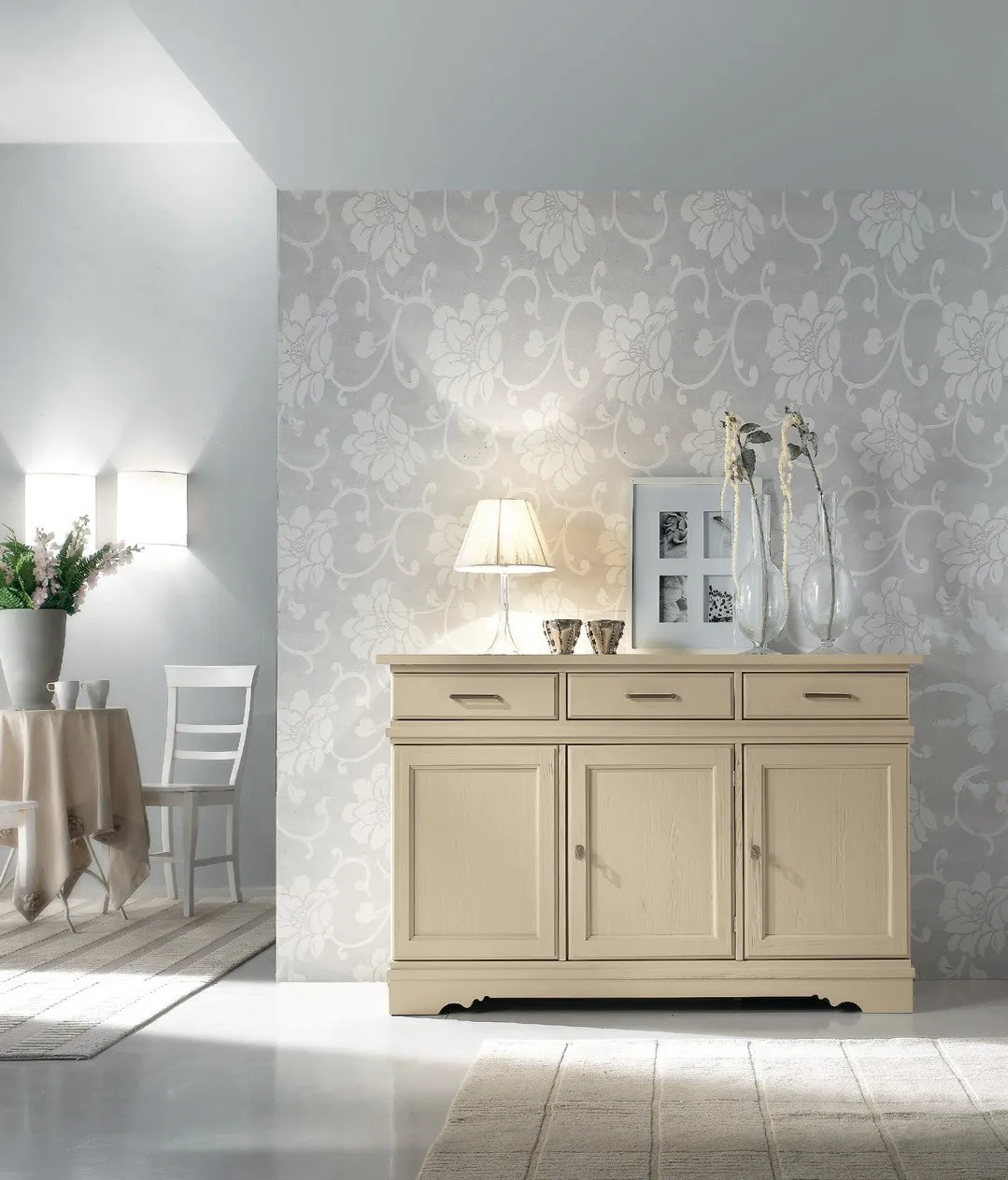 Credenza Country Imba avorio a due ante con lampada e cornici