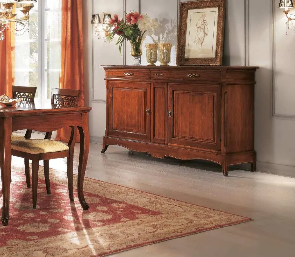 Credenza Imba Icon 2.4 in noce con ante a bugna e lampadario classico