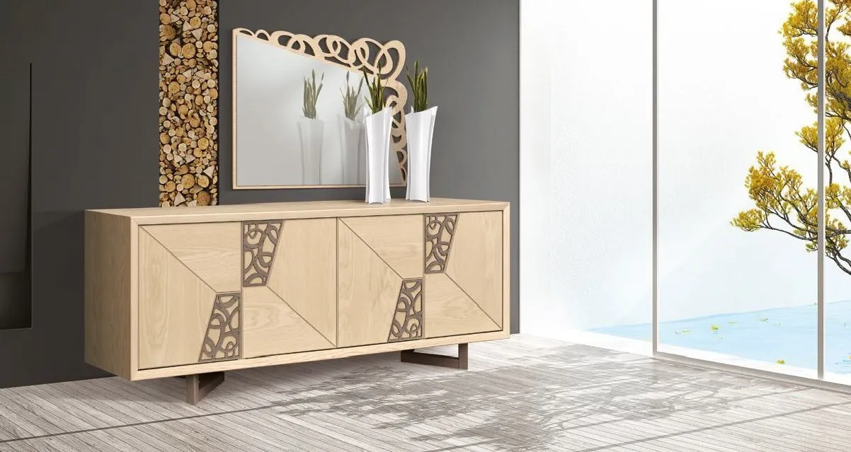 Madia chiara Trend Style Imba a quattro ante con decori geometrici in un soggiorno luminoso