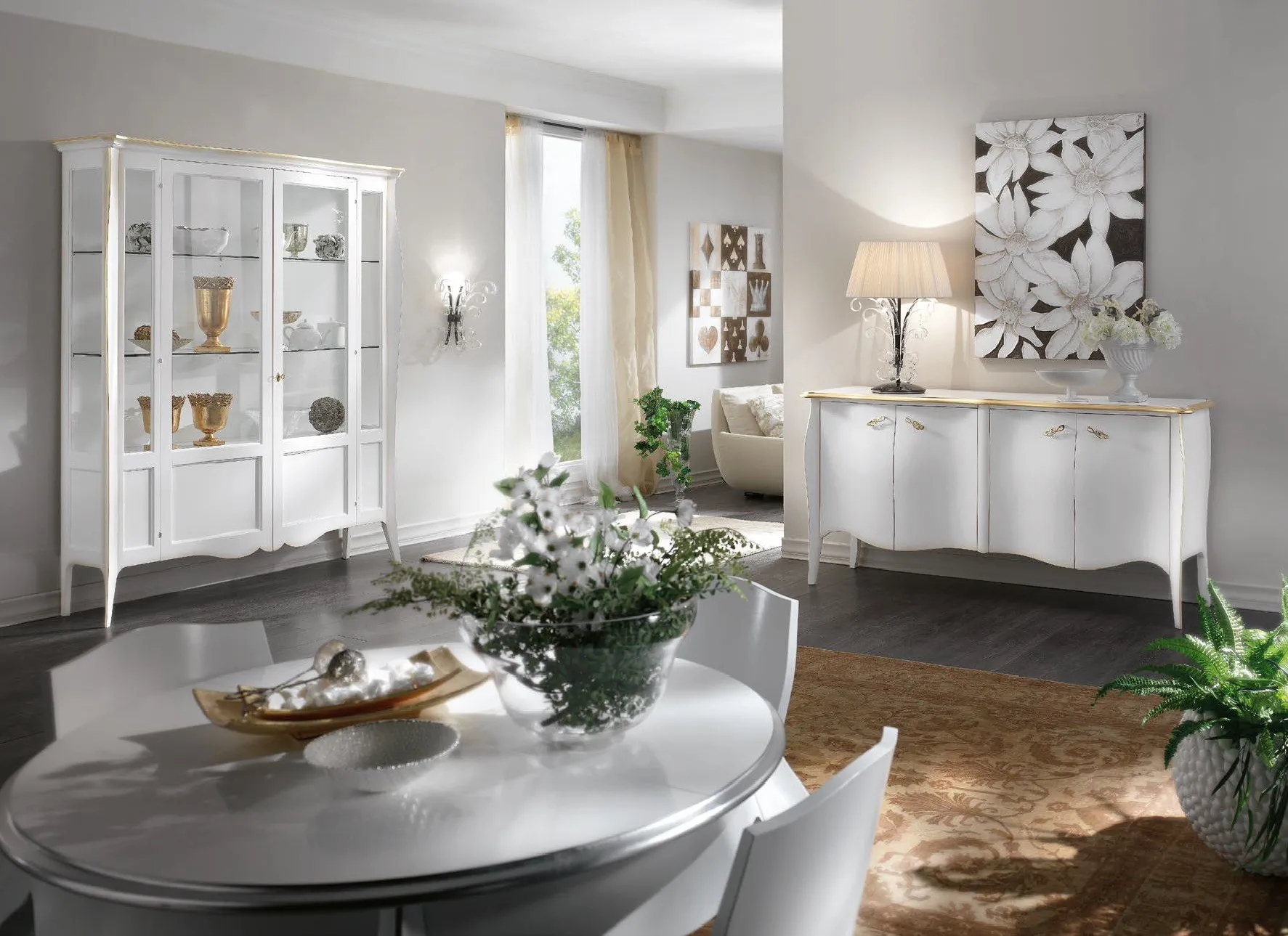 Sala da pranzo Trend Style Imba laccata bianca con vetrina a due ante e credenza sagomata
