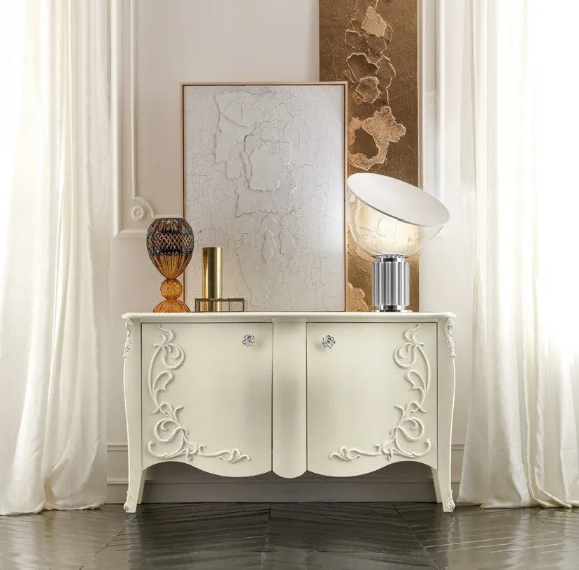 Credenza bianca Trend Style Imba a due ante con decori a volute sotto un quadro