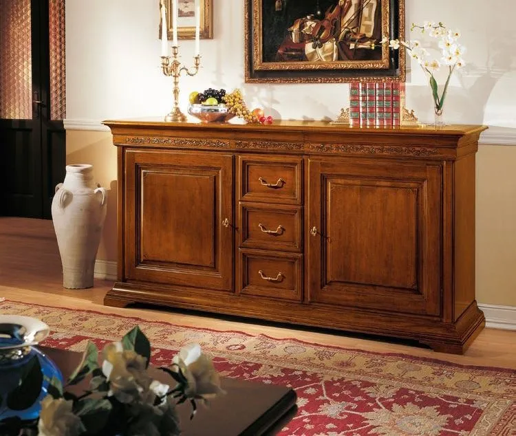 Credenzone intagliato Trend Style Imba in ciliegio con quattro cassetti e tappeto rosso