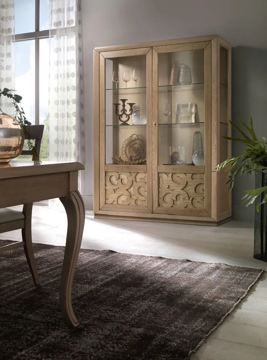 Argentiera Trend Style Imba in legno chiaro con intaglio a volute sulle ante basse