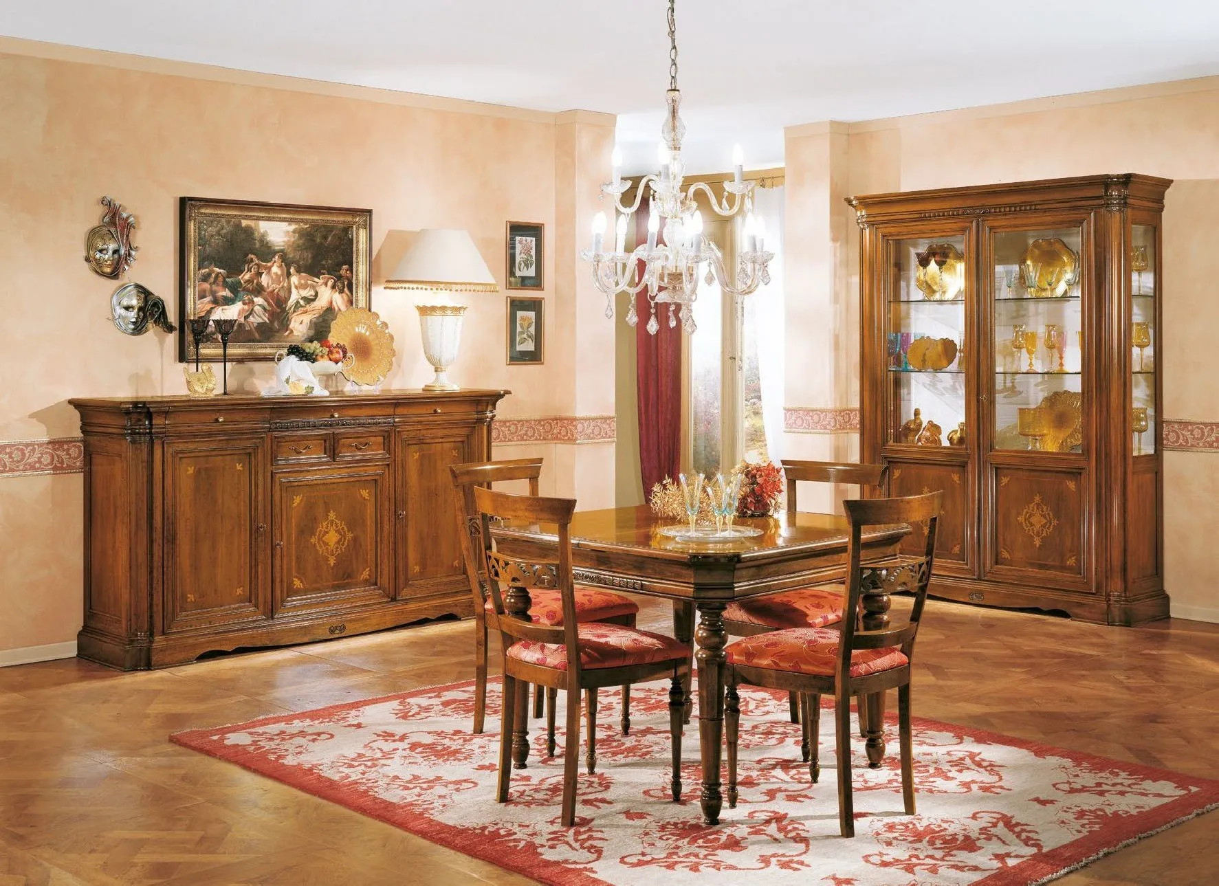Sala Trend Style Imba con credenzone intarsiato, tavolo apparecchiato e argentiera