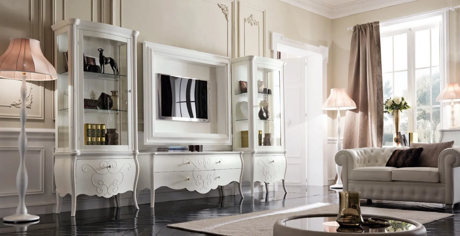 Soggiorno Trend Style Imba con pensile porta TV fra due vetrine avorio