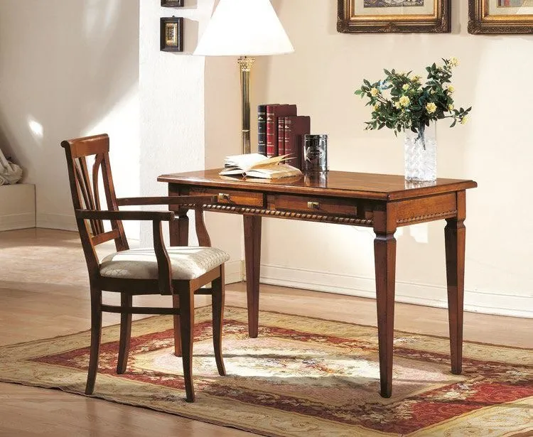 Scrittoio Trend Style Imba in noce con due cassetti sotto una lampada