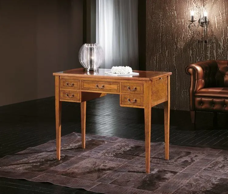 Scrivania Trend Style Imba in ciliegio massello in uno studio con divano Chesterfield