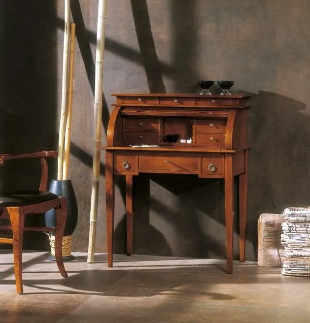 Bureau Trend Style Imba a ribalta aperta con cassetti accanto a una poltrona