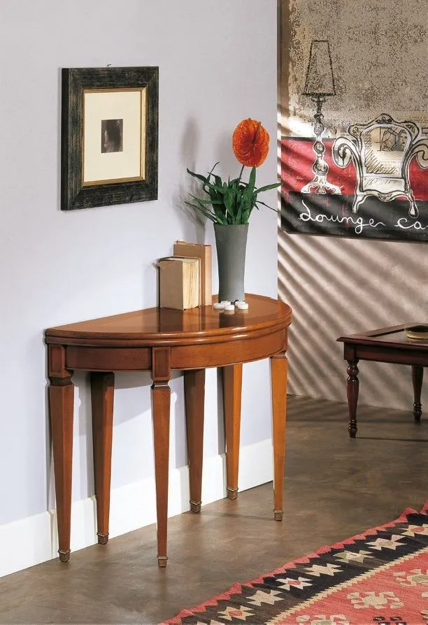 Consolle a mezzaluna Trend Style Imba in ciliegio con vaso di tulipani sotto un quadro