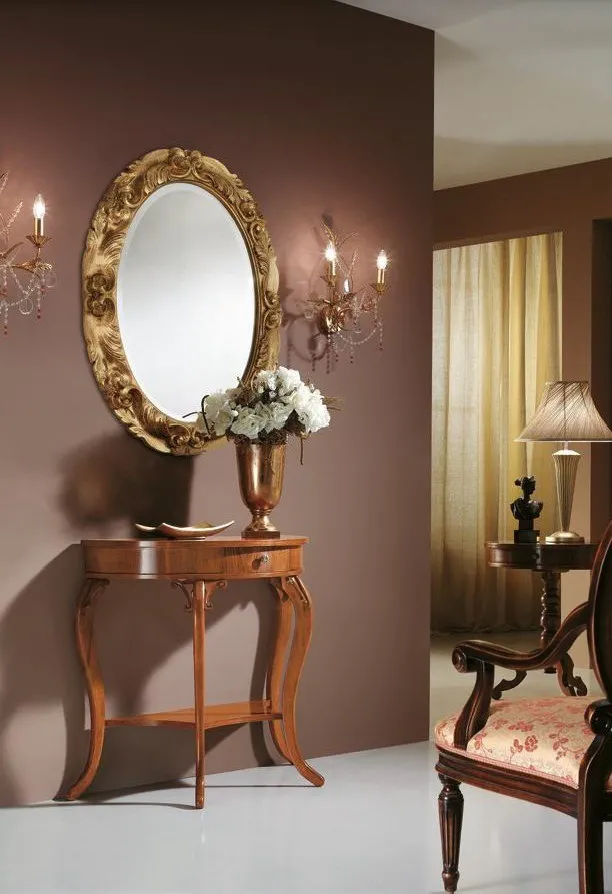 Consolle a mezzaluna Trend Style Imba in noce sotto uno specchio ovale dorato