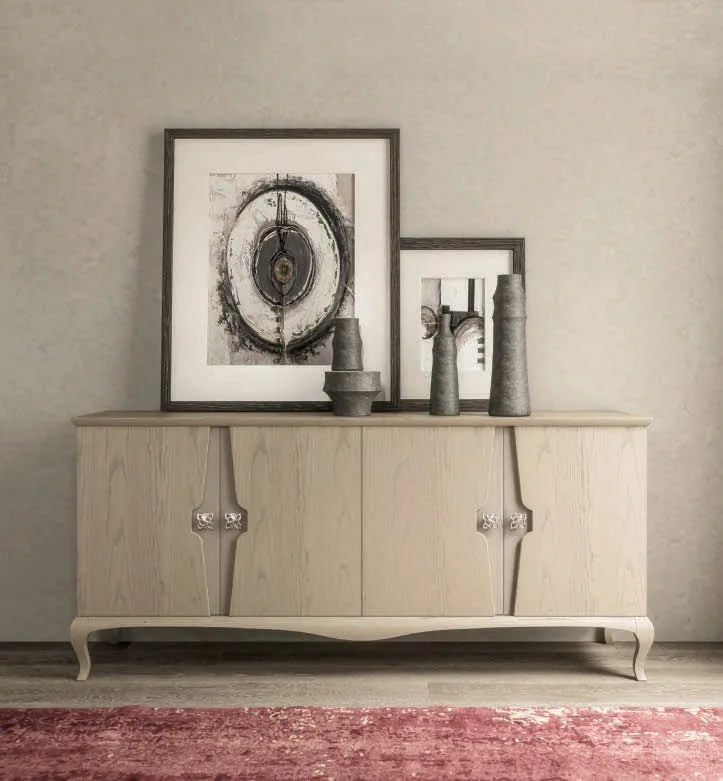 Credenza House Project Imba in legno chiaro a quattro ante su piedini sagomati