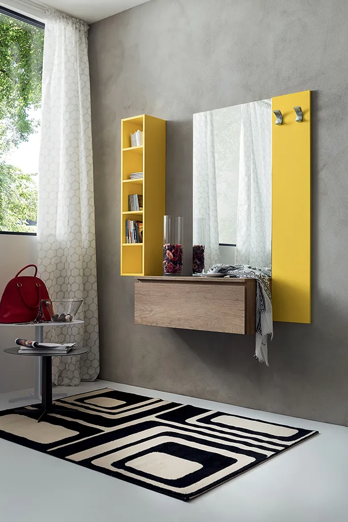 Ingresso Stella La Primavera con cassettone in rovere, specchio e libreria gialla