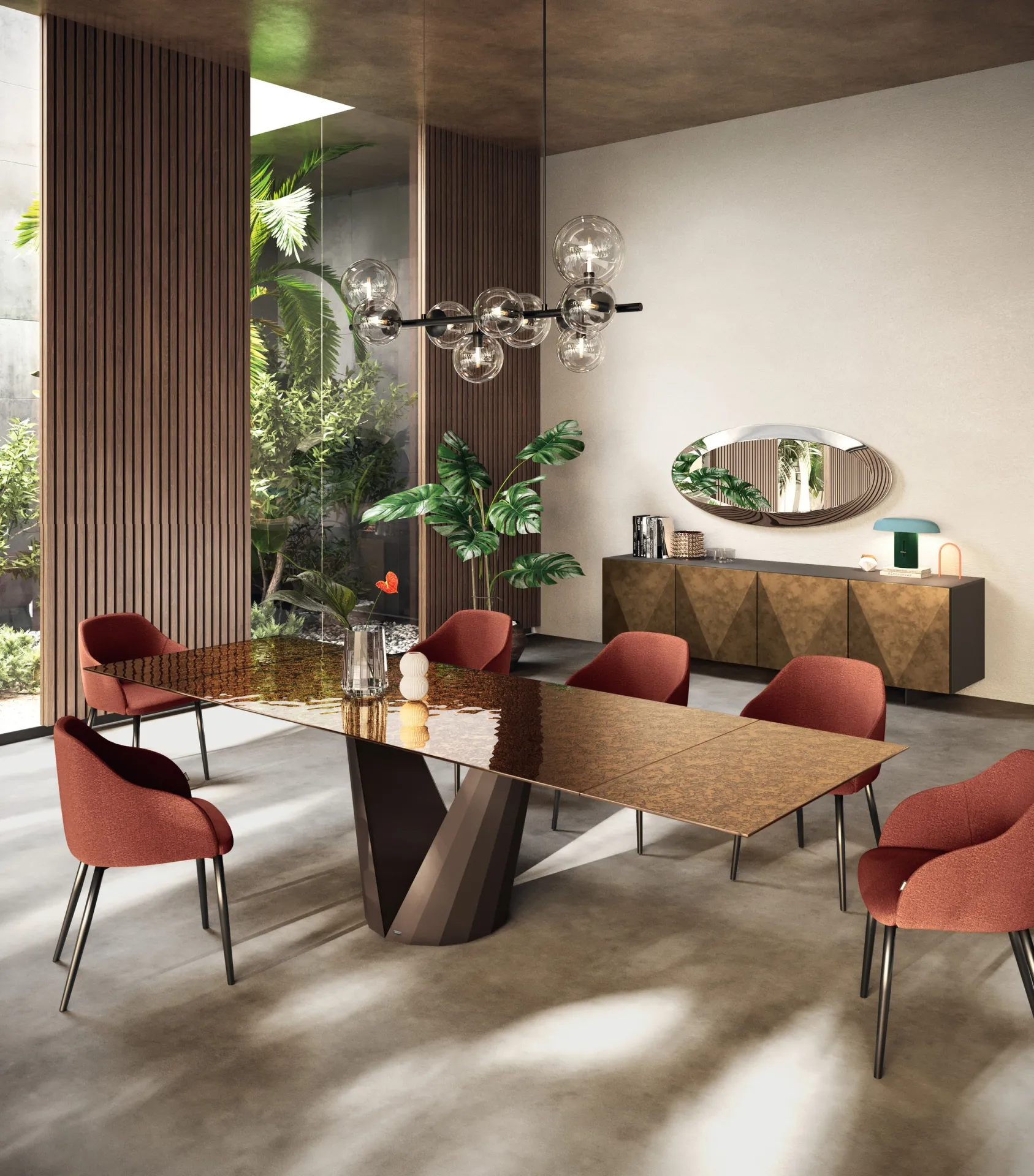 Tavolo Valencia Scavolini con piano lucido color rame e poltroncine rosse vicino a una madia