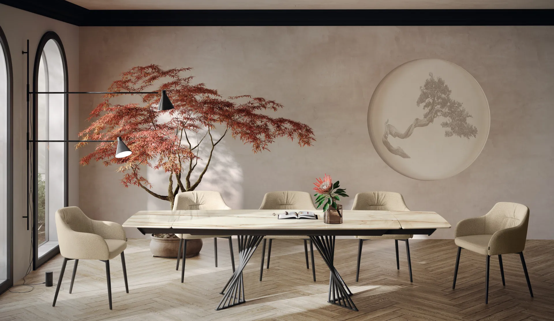 Tavolo Paris Scavolini con piano chiaro effetto marmo, basi a ventaglio in metallo e poltroncine beige