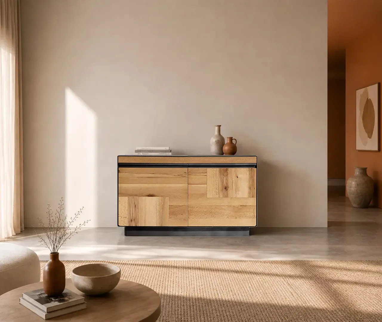 Madia Houston Le Fablier a due ante in rovere in un soggiorno dai toni caldi