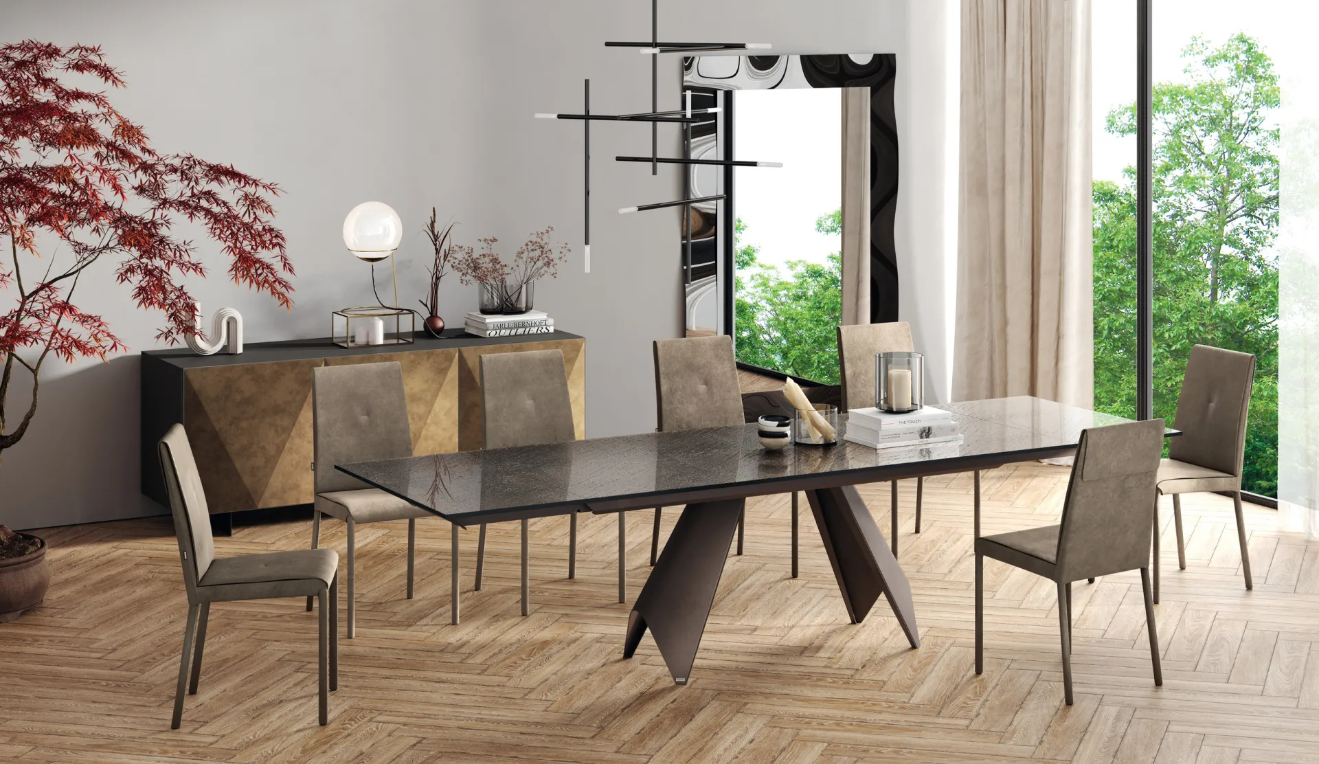 Tavolo Luxor Scavolini allungato con piano in vetro grigio e gambe a lastra inclinate su parquet a spina