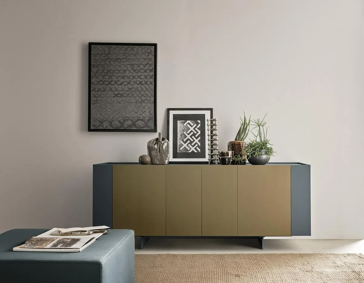 Madia Joy MobilGam laccata bronzo e avio con quadri appesi