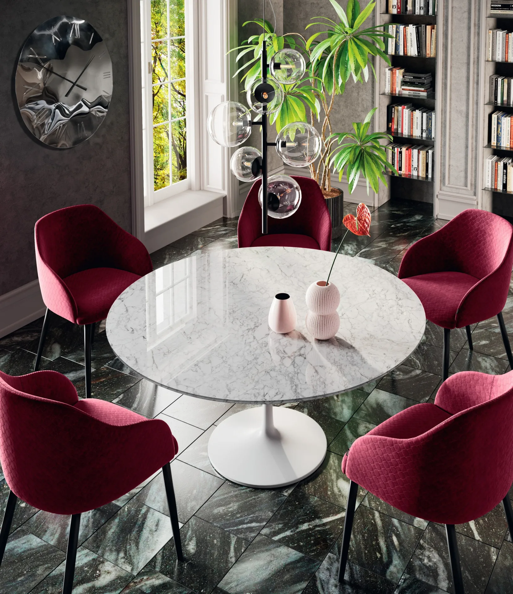 Tavolo Style Scavolini con piano rotondo effetto marmo bianco visto dall'alto e poltroncine bordeaux