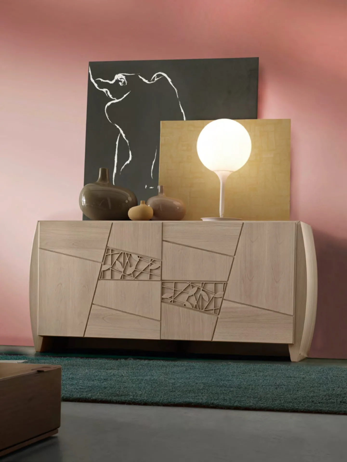 Credenza Mondrian Modo 10 chiara in soggiorno con lampada e quadro
