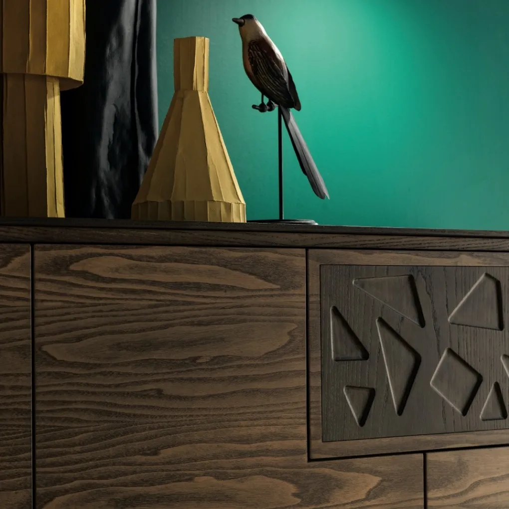 Particolare del decoro geometrico della credenza Moon Modo 10