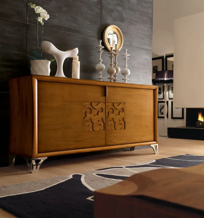 Credenza Portofino Modo 10 in noce con decoro traforato in soggiorno
