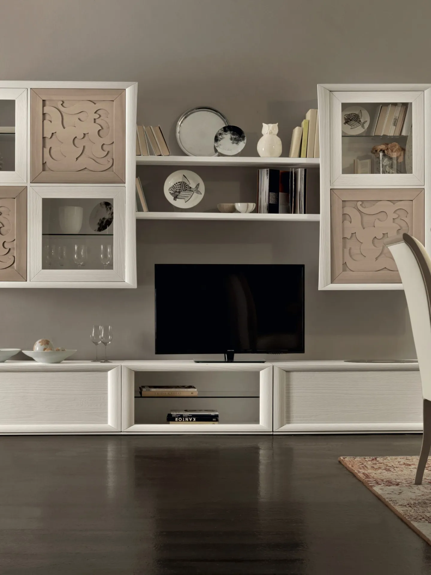 Composizione 116 Portofino Modo 10 bianca con pensili traforati e base TV