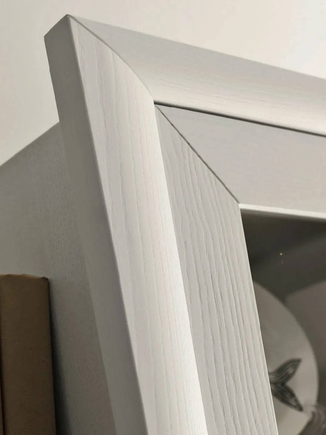 Particolare della cornice dell’anta della composizione 116 Portofino Modo 10