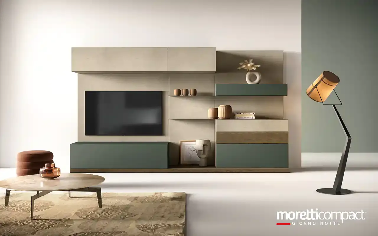 Soggiorno Kosmos KC106 Moretti Compact con boiserie in argilla, base verde muschio e mensole in rovere
