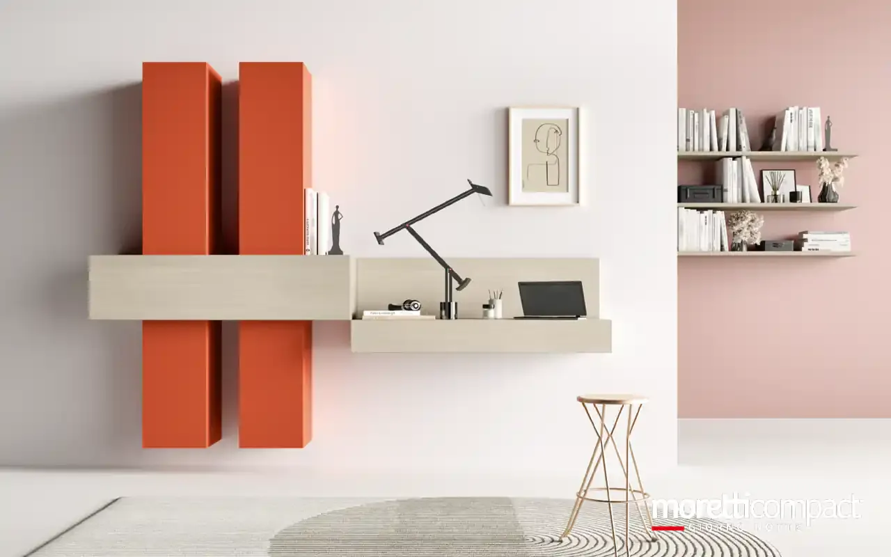Soggiorno Kosmos KF111 Moretti Compact con colonne corallo e piano sospeso usato come scrivania