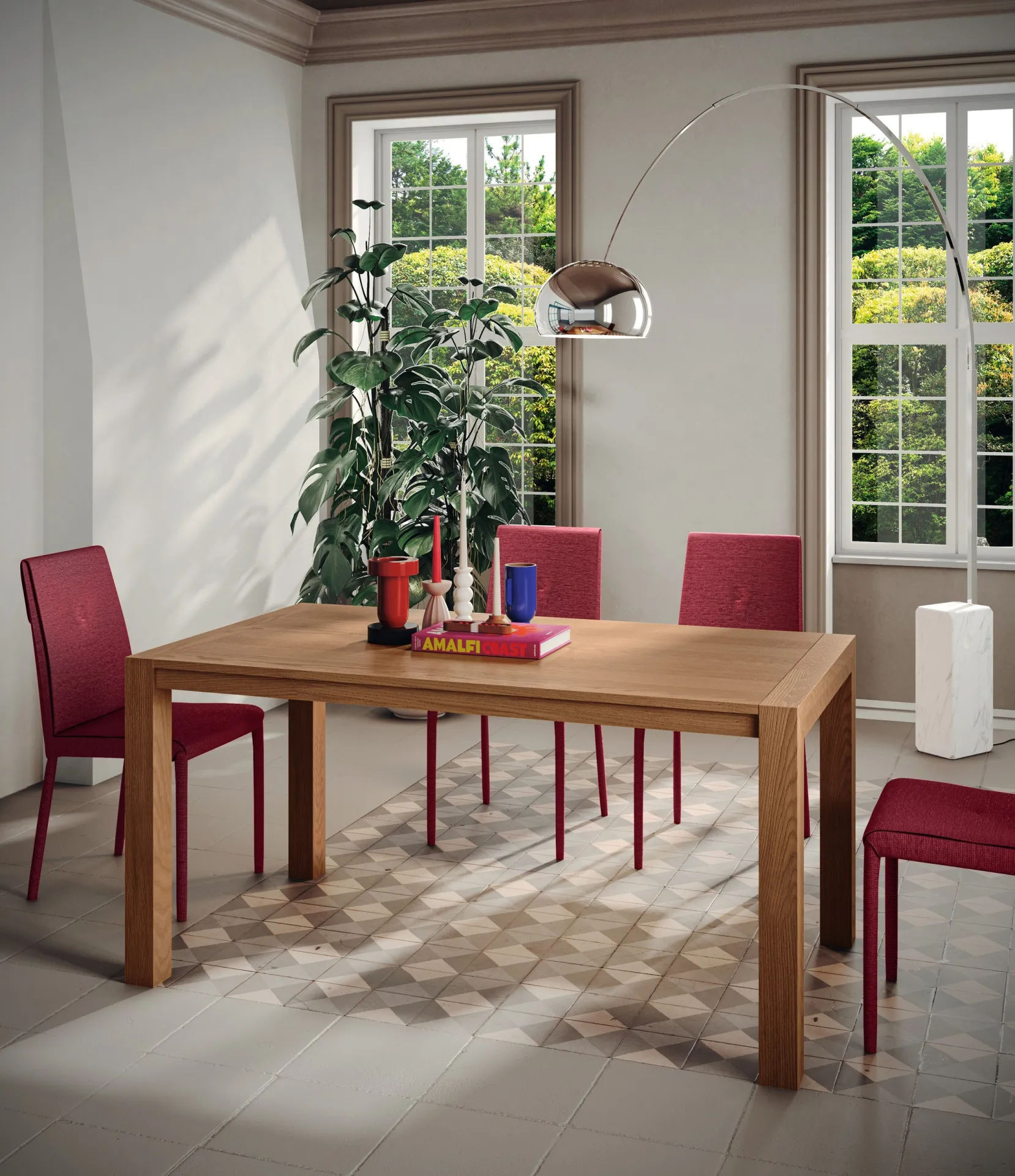 Tavolo Context Scavolini in legno di rovere con sedie rosse imbottite vicino alle finestre