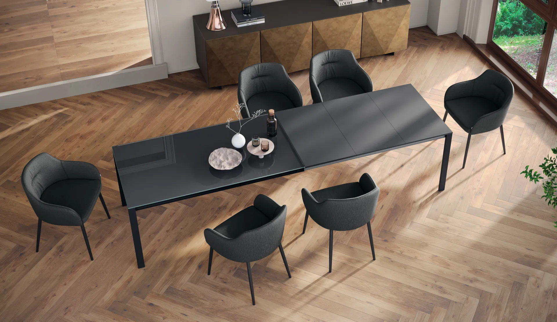 Tavolo Dimension Scavolini allungato con piano grigio scuro visto dall'alto, con poltroncine nere