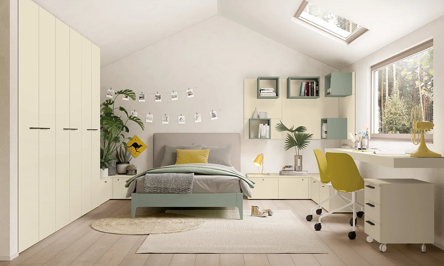 Mansarda Golf Young's Space Colombini con armadio crema, cubi a giorno sopra il letto e scrivania ad angolo