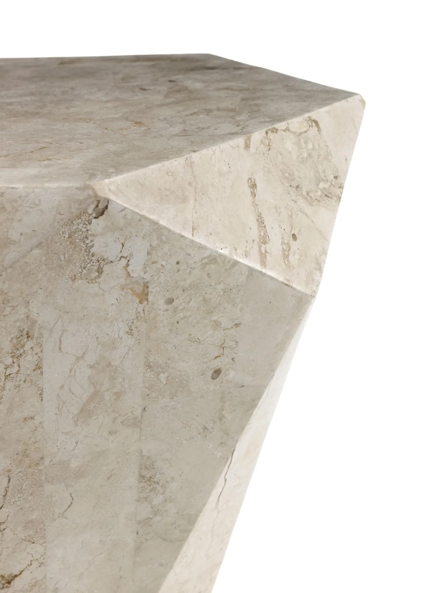 Dettaglio delle facce in tasselli di pietra del tavolino Diamond Small Stones