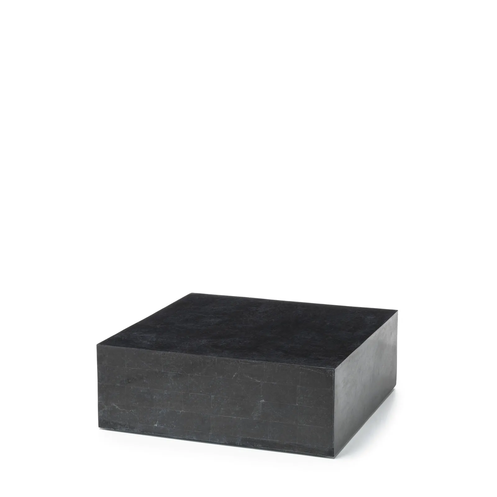 Tavolino Nanay Stones squadrato in pietra Black Stone su fondo bianco