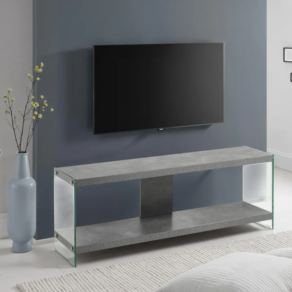 Porta TV Nancy Cement Tomasucci con piani effetto cemento sotto il televisore