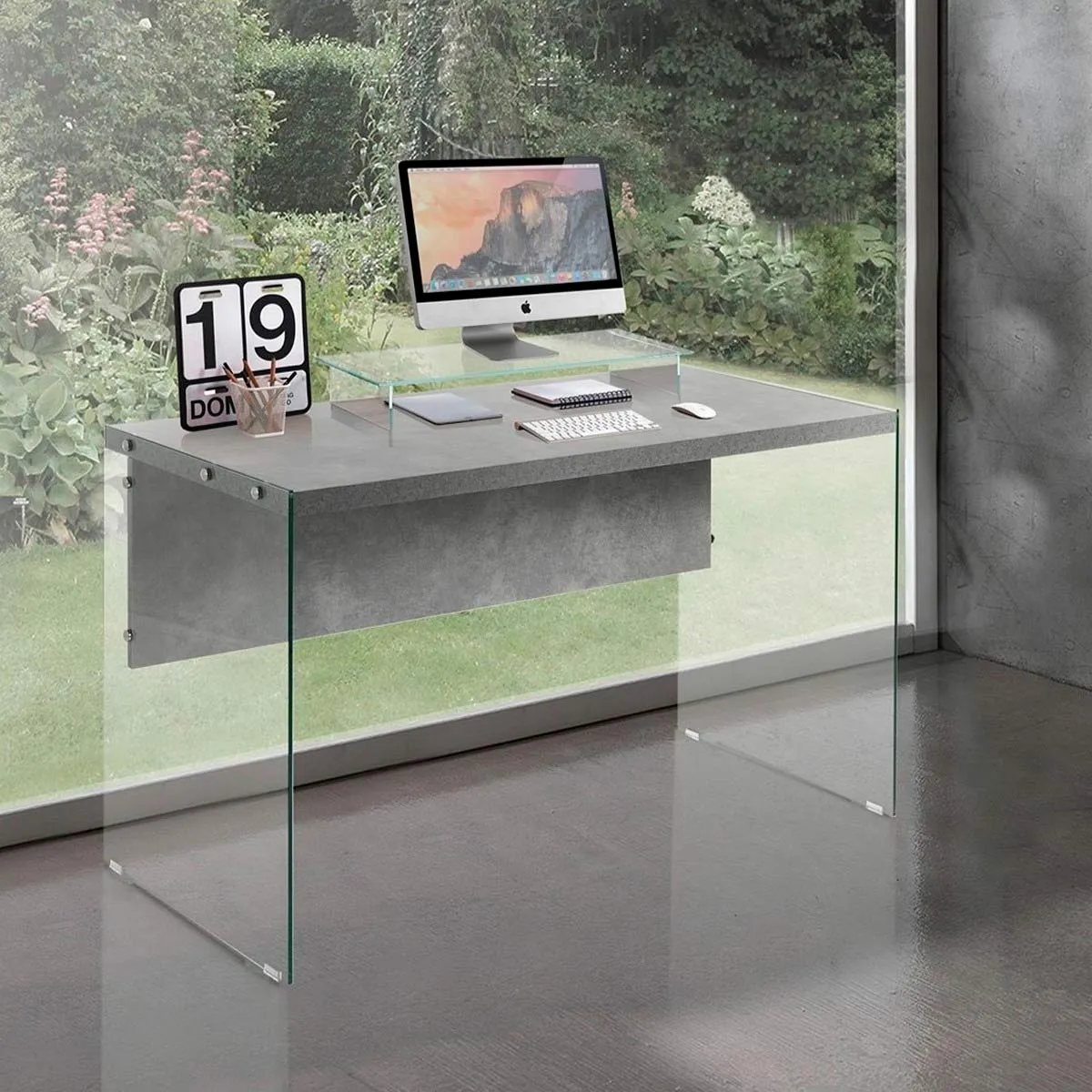 Scrivania Nancy Cement Tomasucci con top cemento e gambe in vetro