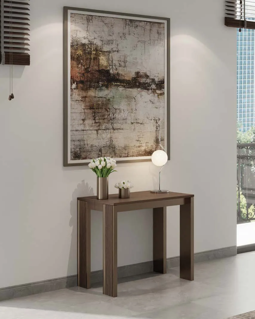 Consolle Zenith Zamagna chiusa contro una parete con lampada e quadro